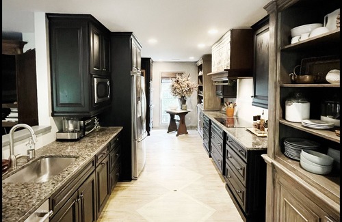 Mount Pleasant House | Artistic Retreat Home - The Perfect Spot in Mt. Pleasant