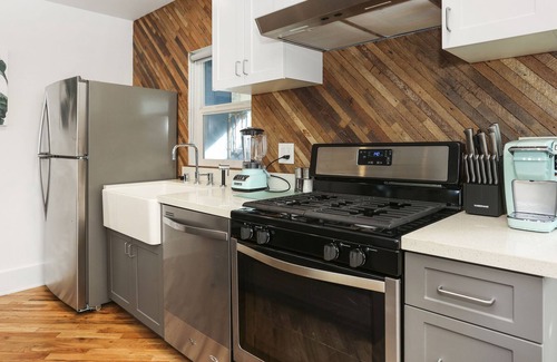 Park Mesa Heights Apartment | Artistic retro styled apartment central to Los Angeles