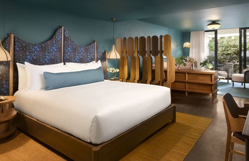 Coconut Grove Hotel | Artistic Room w/Instagram-Worthy Interiors, Balcony and Rooftop Pool Access