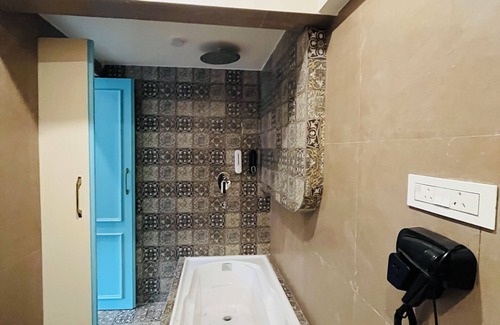 Varanasi Hotel | Artistik Abode