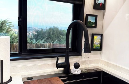 Central Escondido House | ArtNest: Full Kitchen & bath, Dishwasher, W/D, Firepit, Private, Parking, Safe