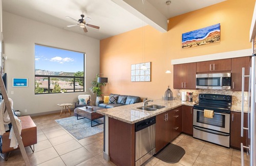 West Sedona Apartment | Artsy Loft. Big Views. Next to Starbucks, Organic Pizza & Groceries.