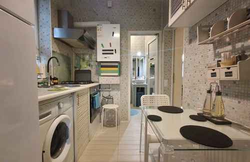 Bucharest House | Artsy Renovated House with 2 rooms for 4 ppl, with parking lots and all you need