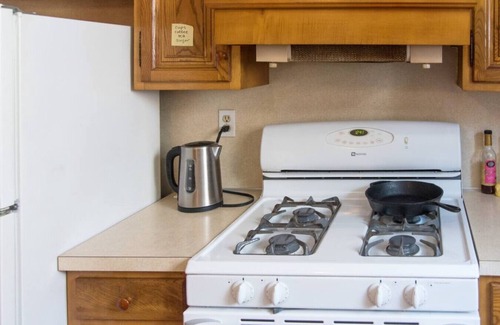 South Philadelphia Apartment | Artsy | Traditional Rowhome | South Philly