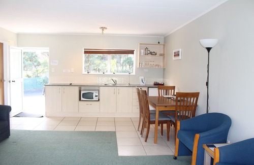 Haruru Hotel | Ash Grove Boutique Motel