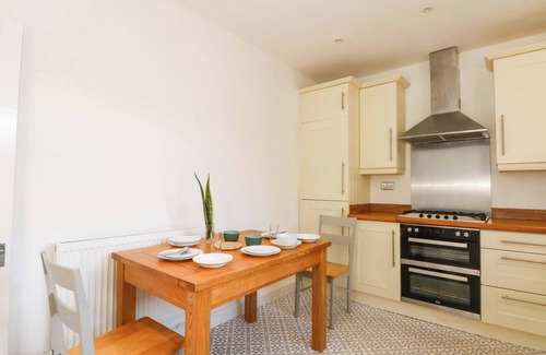 Trafford Cottage | ASH HOUSE, family friendly, character holiday cottage in Altrincham