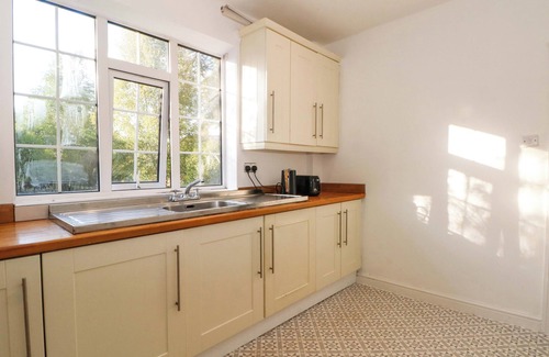 Trafford Cottage | ASH HOUSE, family friendly, character holiday cottage in Altrincham