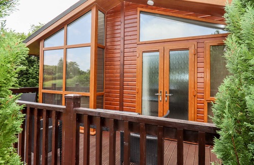 Longhope House | ASH LODGE, family friendly, with a garden in Glasshouse