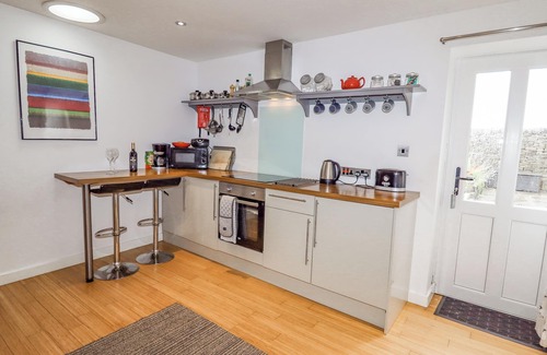 Ogden Cottage | ASH TREE BARN, pet friendly, character holiday cottage in Luddenden