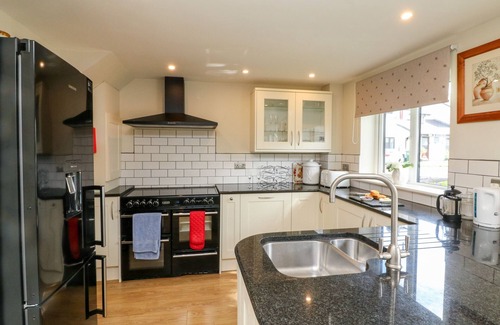 Bradworthy Cottage | ASH TREE COTTAGE, family friendly, with a garden in Bradworthy