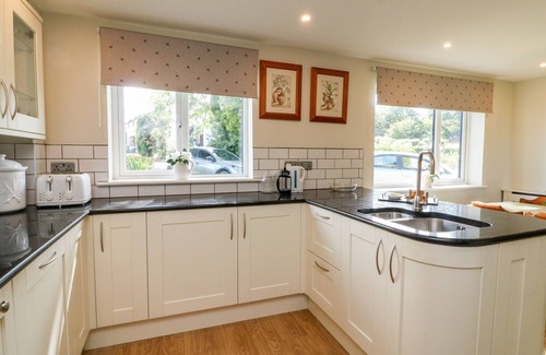 Bradworthy Cottage | ASH TREE COTTAGE, family friendly, with a garden in Bradworthy
