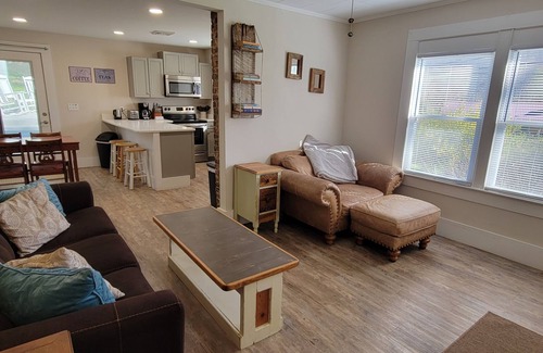 Candler House | Asheville Cottage with Hot Tub - renovated, quiet, huge yard, mins to Asheville.