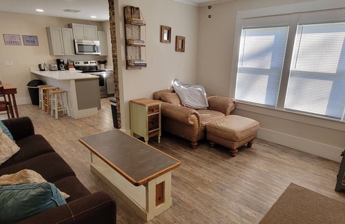 Candler House | Asheville Cottage with Hot Tub - renovated, quiet, huge yard, mins to Asheville.