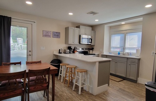 Candler House | Asheville Cottage with Hot Tub - renovated, quiet, huge yard, mins to Asheville.