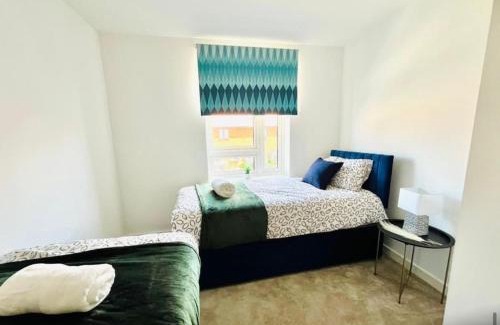 Willesborough House | Ashford Retreat - Luxury Home with Double Parking