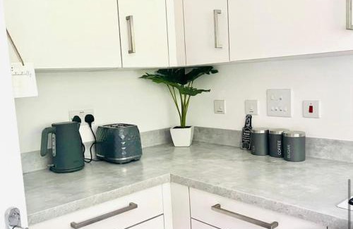 Willesborough House | Ashford Retreat - Luxury Home with Double Parking