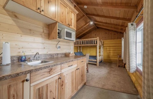 Ashton House | Ashton Historic Log Cabins 4