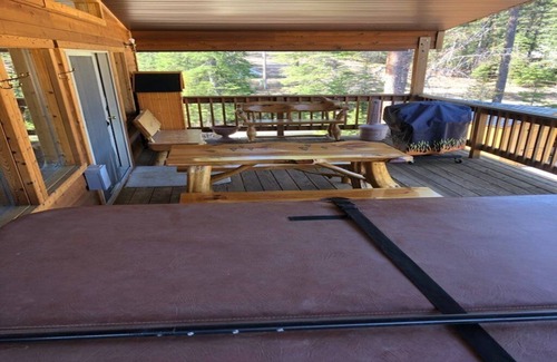 Lead Ski Chalet | {Aspen Chalet} Hot Tub, Tesla Charger, Near Deadwood!