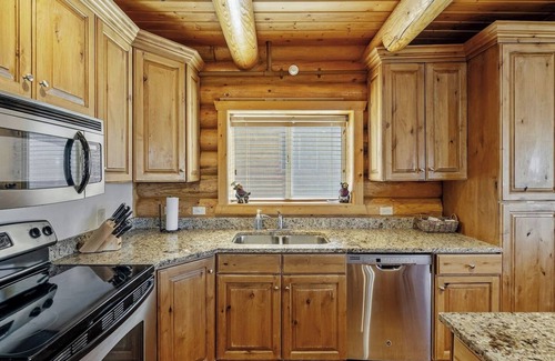 Coalville Cabin | Aspen Creek Cabin | Pool | Hot Tub | Snowmobiling