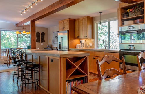 Warm Springs House | Aspen Home - Pet Friendly, Private Hot Tub & Close to Bald Mountain Ski Lodge