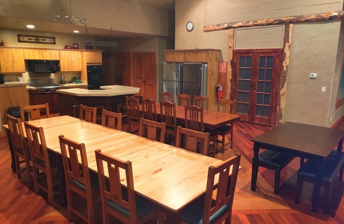 Garden City Cabin | Aspen Lodge. Family Fun, Foam pit, Indoor play area. Great for large groups!