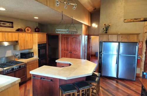 Garden City Cabin | Aspen Lodge. Family Fun, Foam pit, Indoor play area. Great for large groups!