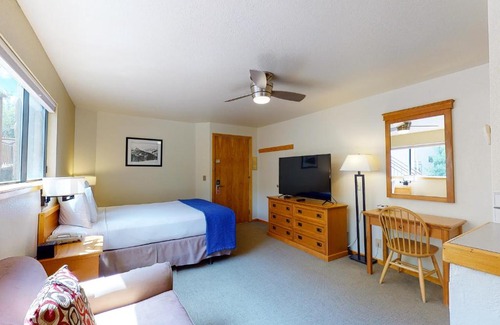 West End House | Aspen Mountain Lodge 211