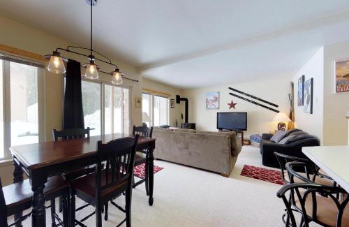 McCall Apartment | Aspen Village 27