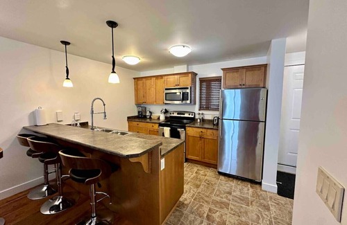 Golden Apartment | Aspens Retreat - 1BR w/Hot Tub