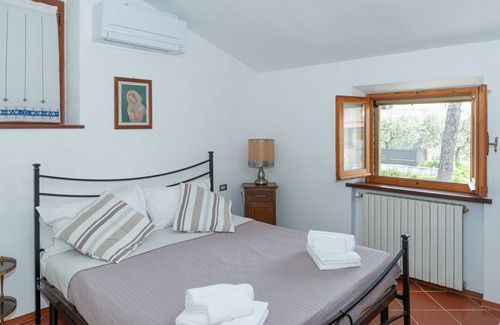 Palazzo Apartment | Assisi Green Country Apt with parking & Netflix