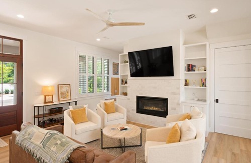 East Beach House | Astin Cottage - 4221Seventh Street