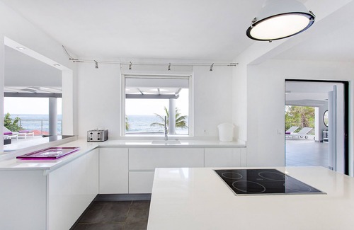 Saint-Francois Villa | At the entrance to Saint François, facing the waves with a panoramic sea view