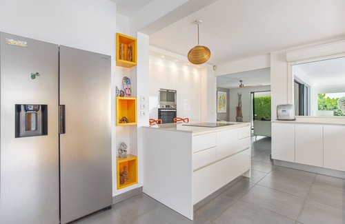 Saint-Francois Villa | At the entrance to Saint François, facing the waves with a panoramic sea view