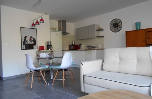 Villenave-d'Ornon House | At the foot of the streetcar warm house with garden for 2 p
