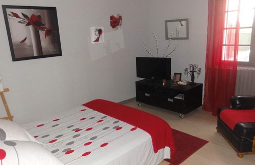 Rousset Villa | at the foot of Ste Victoire vineyards and pine