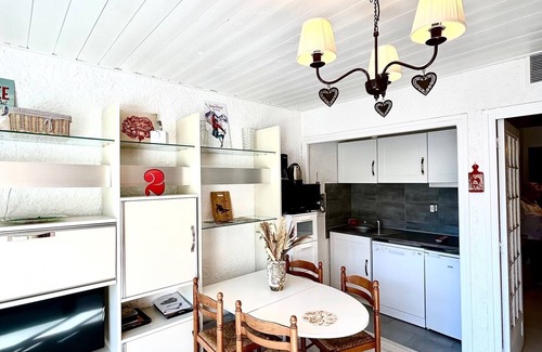 Les Deux Alpes Condo | AT THE FOOT OF THE SLOPES, 20 M FROM THE LIFT, CLEANING INCLUDED, POSSIBILITY OF RENTING 2 APARTMENTS