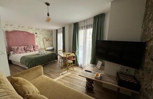 Old Town House | ATENEO CUENCA Suites con cocina en el casco histórico