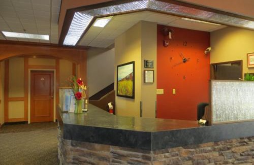 Hinton Hotel | Athabasca Valley Inn & Suites