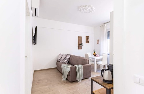 Pavia Apartment | Athena Home