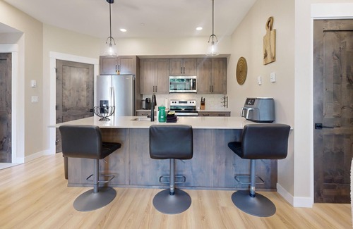 Sun Peaks Condo | Atitude #8 - Alpine Escape