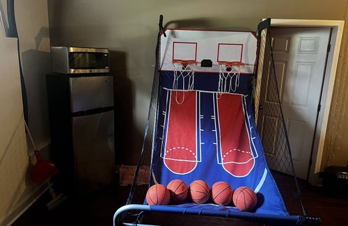 Inman House | Atl. Motor Speedway- Tucked Away In Comfort 4 Bedrooms totaling, 7 Beds