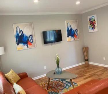 Summerhill House | Atlanta Unit 1 Room 2 - Quiet Private Bedroom Private Bathroom