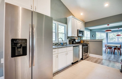 Atlanta House | Atlanta Vacation Rental w/Deck: 4 Mi to Downtown!