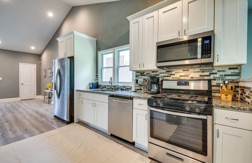 Atlanta House | Atlanta Vacation Rental w/Deck: 4 Mi to Downtown!
