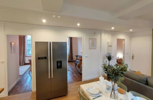 Troyes Apartment | Atmosphere | Downtown | Netflix | Mon Groom