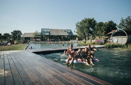 Ouddorp Cottage | Atmospheric cabin with WiFi in a holiday park close to the North Sea