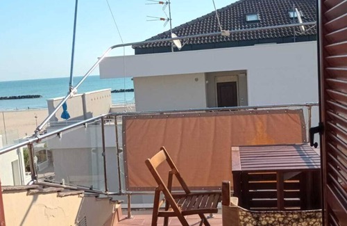 Porto San Giorgio Apartment | Attic room by the sea