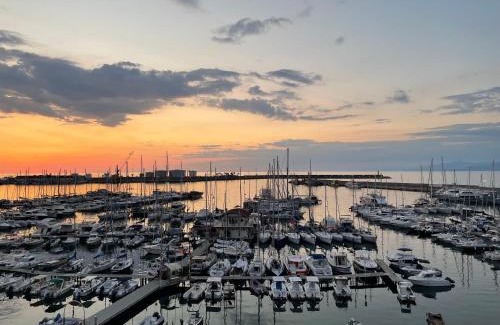 Vibo Marina Apartment | Attico con terrazza sul porticciolo turistico di Vibo Marina
