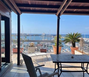 Vibo Marina Apartment | Attico con terrazza sul porticciolo turistico di Vibo Marina