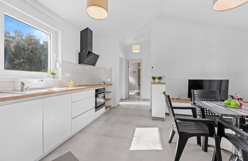 Barbariga Apartment | Attractive apartment in Peroj with terrace